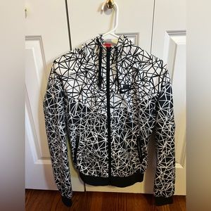 Nike Women’s windbreaker jacket in abstract design. Size small